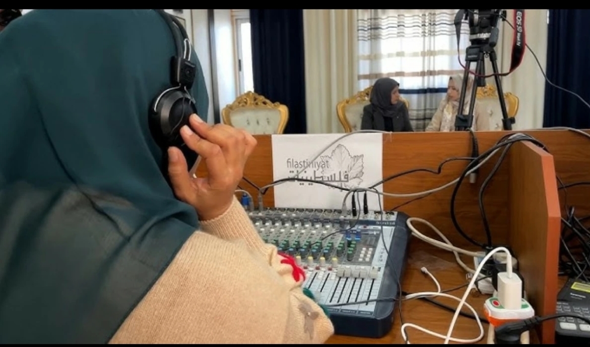 إذاعة هنا غزة صوت السكان في القطاع الفلسطيني المدمر