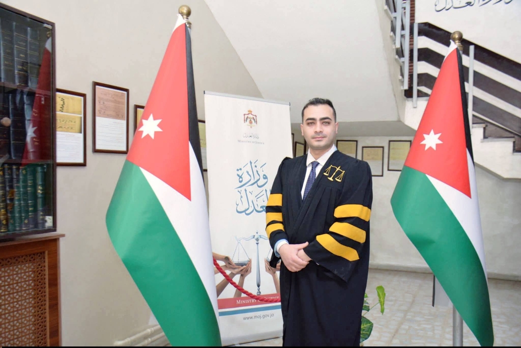 تهنئة من محمد أبو الروس للمحامي ضياء الحناوي بمناسبة أداء اليمين القانونية