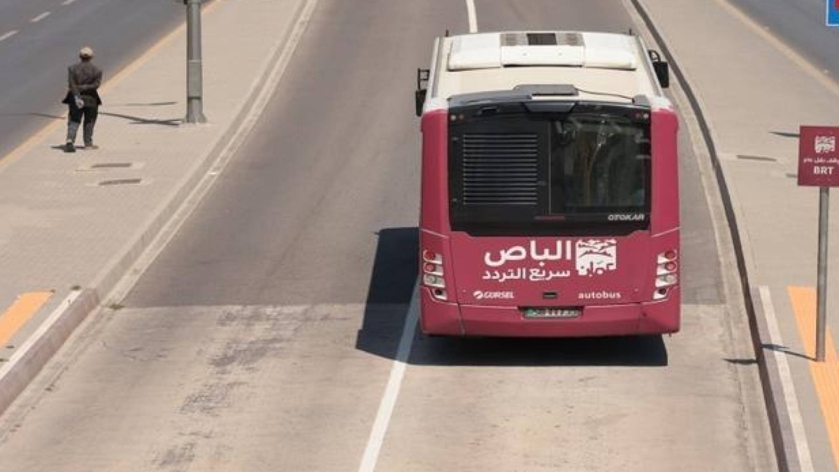 لتخفيف خناق المرور.. دعوات حكومية لاعتماد النقل الجماعي كخيار استراتيجي للأردنيين