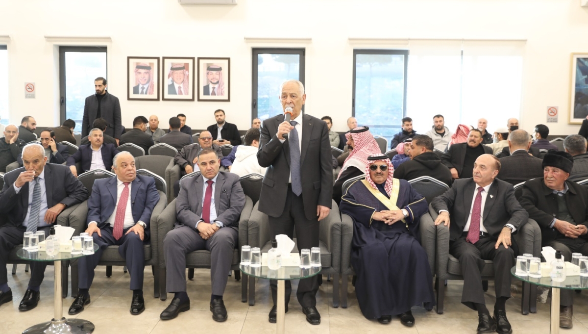 مندوبا عن الملك وولي العهد...العيسوي يعزي عشيرة النهار عباد...صور