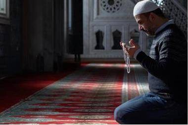 الحكومة تطلع على خطط وزارة الأوقاف لشهر رمضان