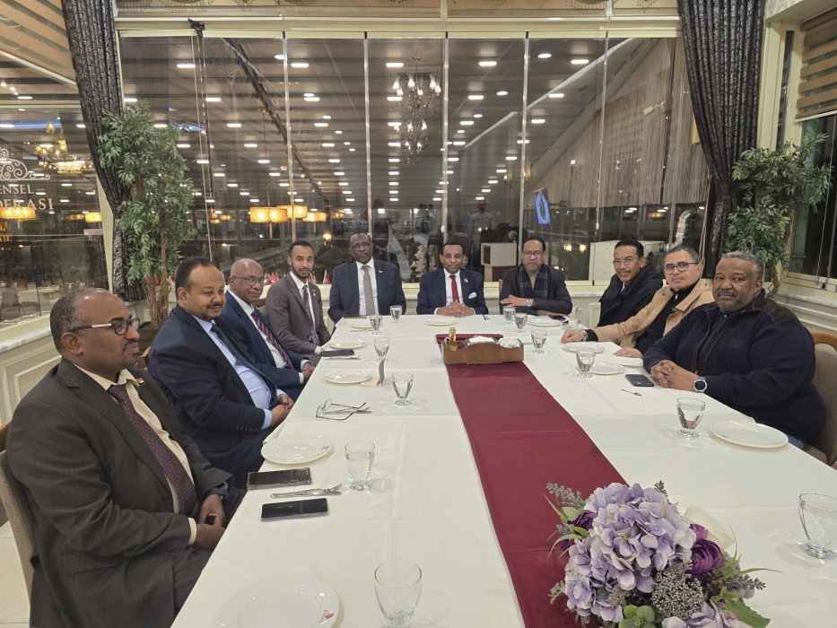 رئيس الوزراء يلتقي سفارة السودان بتركيا والجالية وجمعية رجال الأعمال باسطنبول