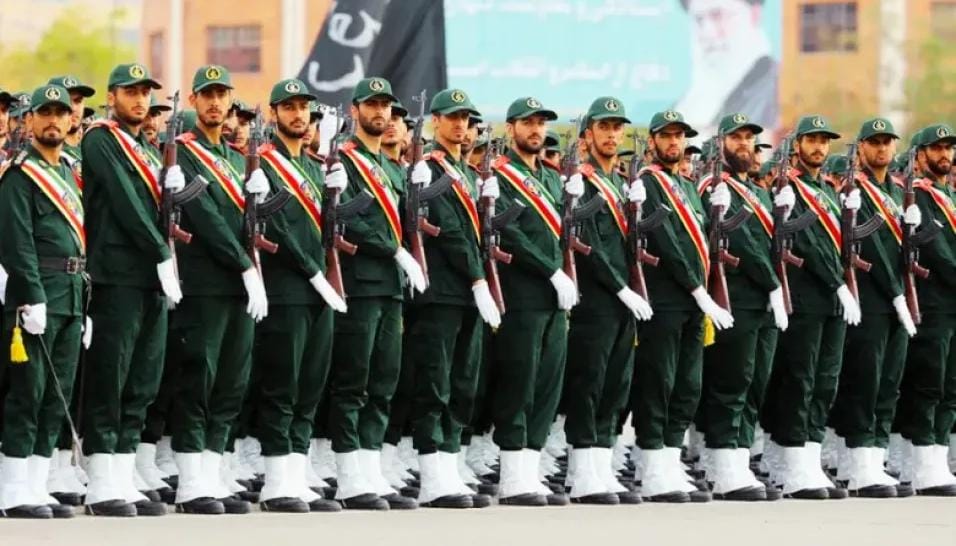 مناورات للحرس الثوري الإيراني عند مضيق هرمز.. اكتشف الأسباب