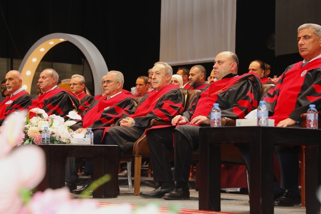 بالصور.. دولة الكباريتي يرعى  اليوم الثاني لإحتفال عمان الاهلية بتخريج طلبة الفصل الاول من الفوج 33