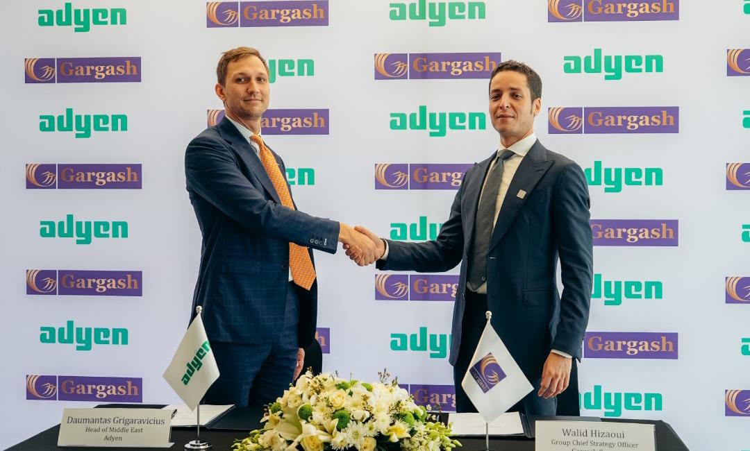 مجموعة قرقاش تتعاون مع أدين لإحداث نقلة نوعية في حلول الدفع