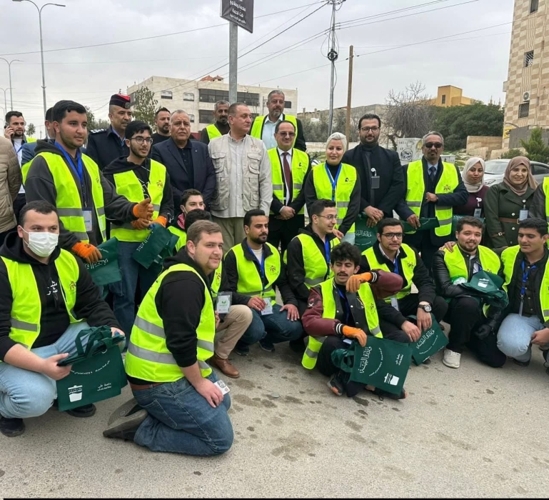 حملة نظافة شاملة في منطقة حنينا بمادبا تحت رعاية وزير البيئة....صور