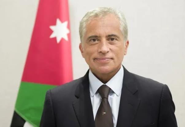 رئيس الوزراء يهنئ القيادة الهاشمية والأردنيين بحلول شهر رمضان