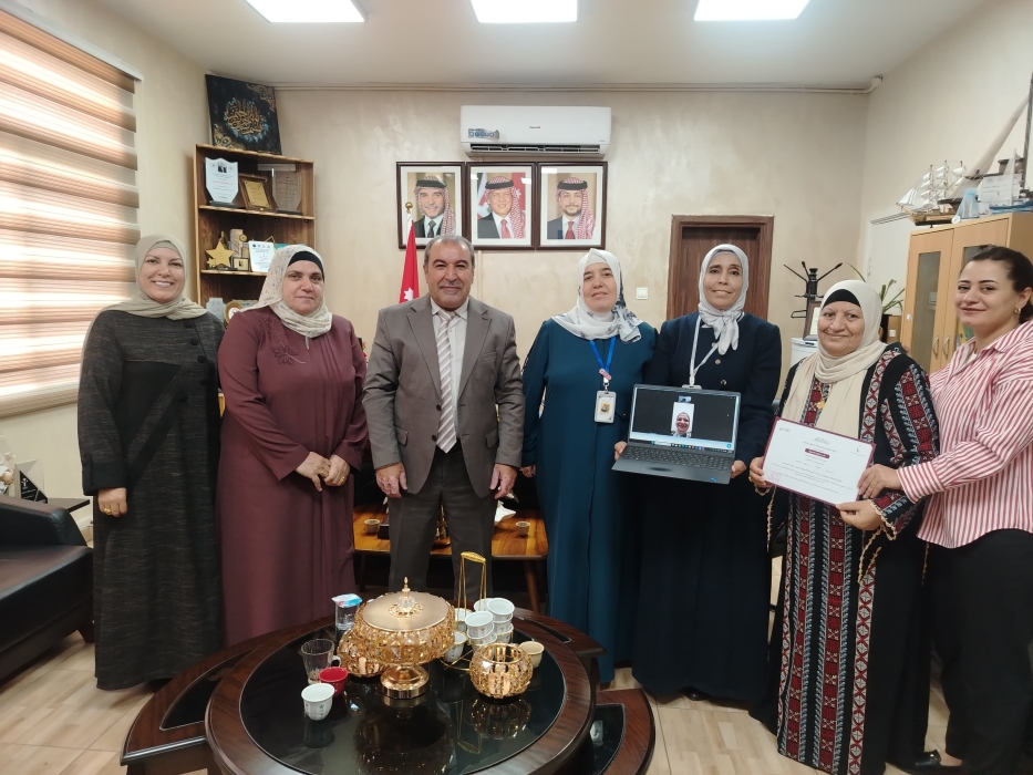 مدير تربية العقبة يكرّم معلمتين بجائزة المعلم المتميز