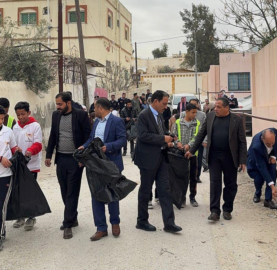 الموقر: متصرف اللواء الخليفات  يطلق حملة التوعية بالنظافة بمشاركة الطلبة والمؤسسات الرسمية...صور