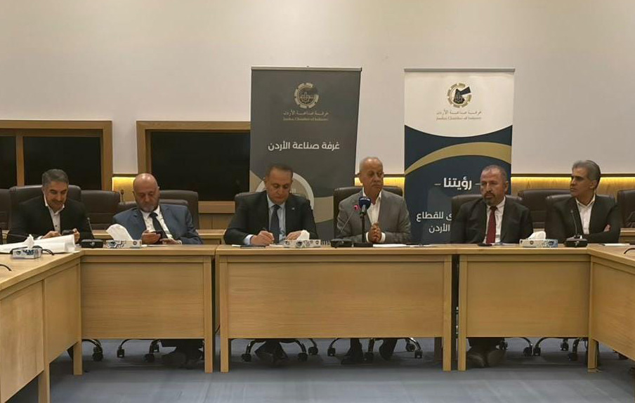 وزير البيئة يؤكد أهمية دور القطاع الصناعي بالحفاظ على النظافة