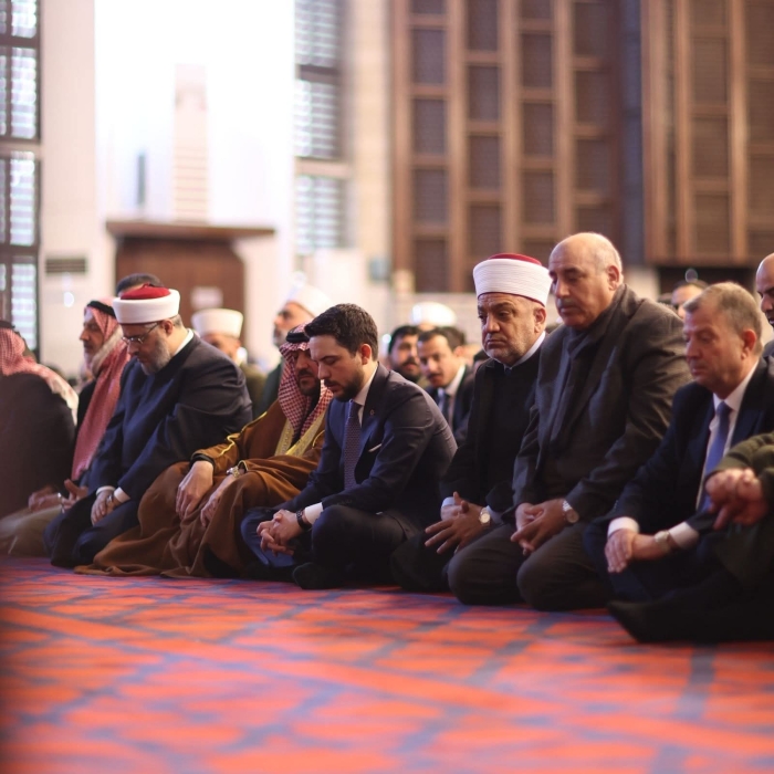 سمو ولي العهد يؤدي صلاة الجمعة في مسجد الملك عبد الله الأول