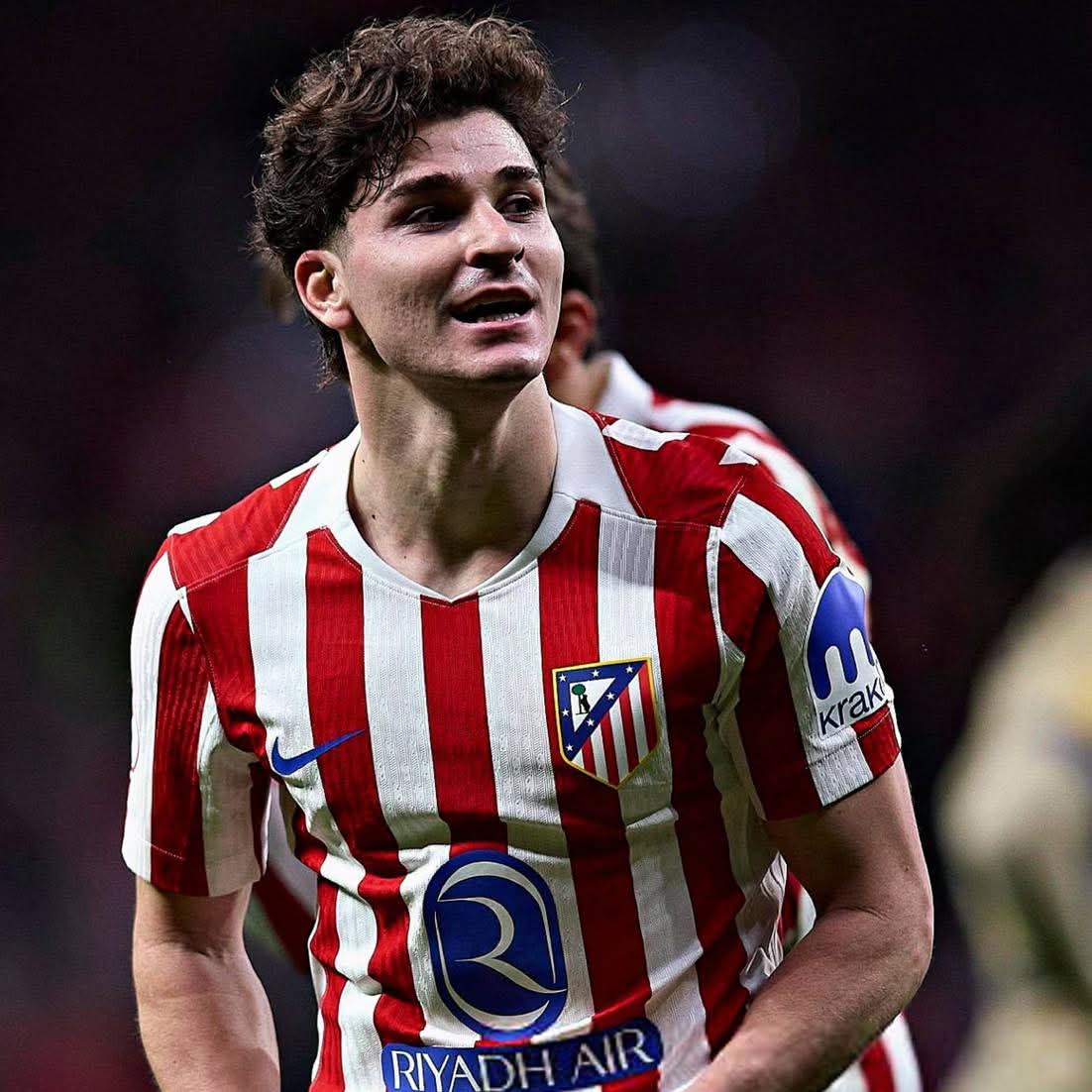 200 مليون يورو تُشعل الجدل: هل يدخل برشلونة سباق ألفاريز؟