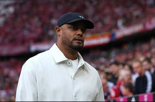 كومباني ينتقد مورينيو بسبب أزمة فينيسيوس العنصرية: تشكيك غير مبرر وخطأ قيادي