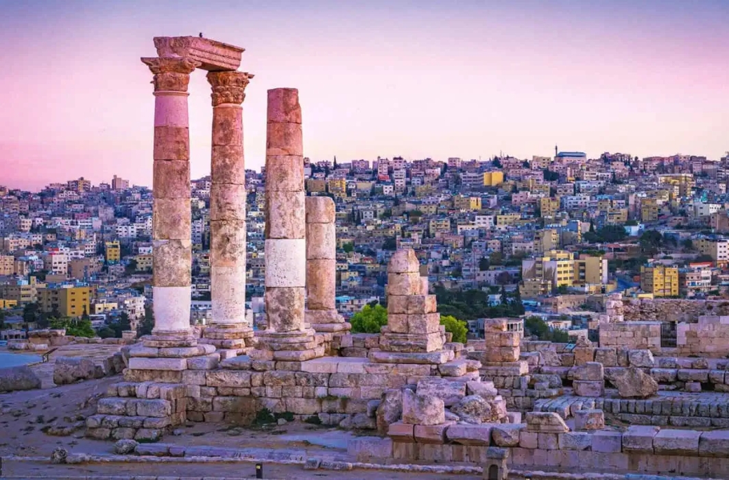 ارتفاع عدد العاملين في السياحة الأردنية إلى 60 ألف موظف بنهاية 2025