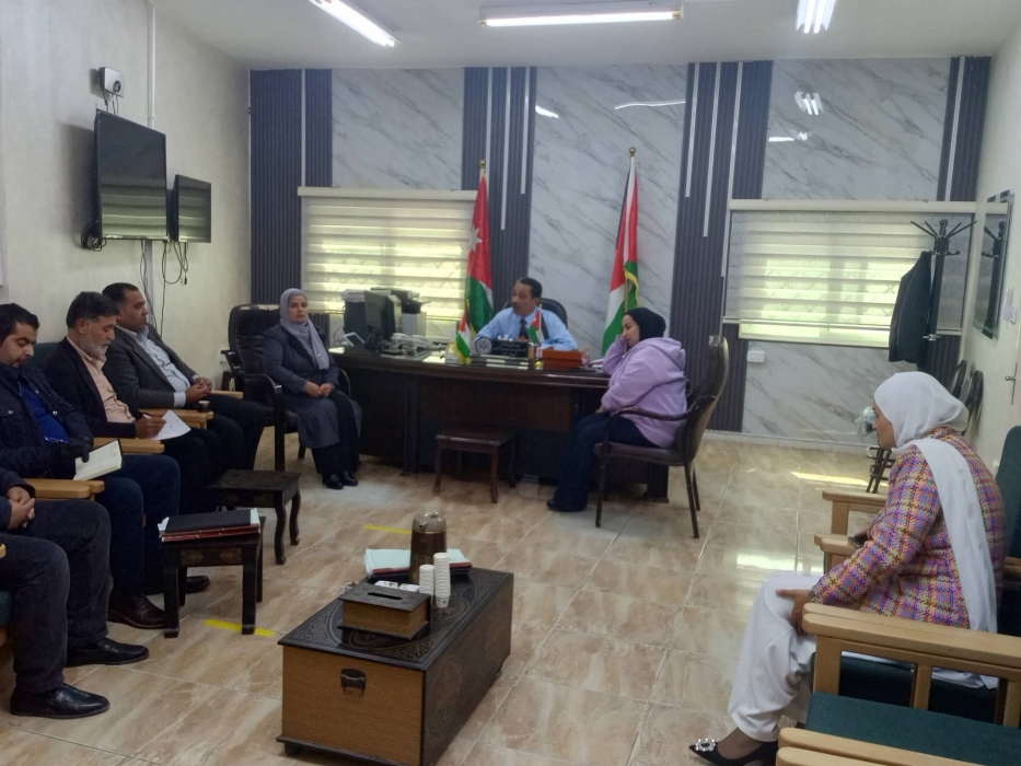 مدير تربية الموقر يؤكد أن استقرار العملية التعليمية من أولويات المديرية