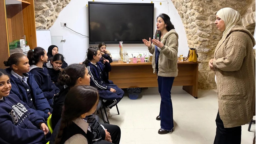 وكالة تنموية إيطالية تزور مدارس في القدس