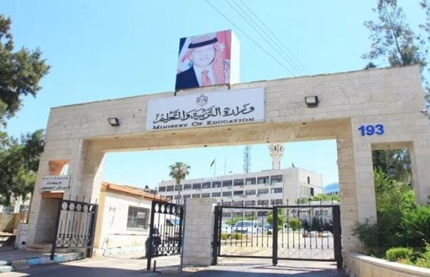 “التربية” تطلق دراسة تجريبية رائدة لقياس أثر توفير أجهزة “كروم بوك”