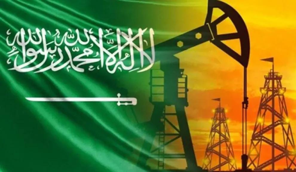 السعودية تزيد إنتاجها النفطي بشكل مفاجئ... الأسباب مقلقة