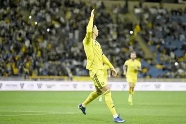 رونالدو يثير الجدل باحتفالية غير تقليدية بعد هدفه أمام النجمة