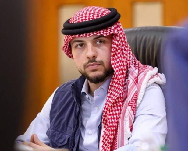 ولي العهد يتصل معزيًا بالشيخ خلف الفقراء العجارمة