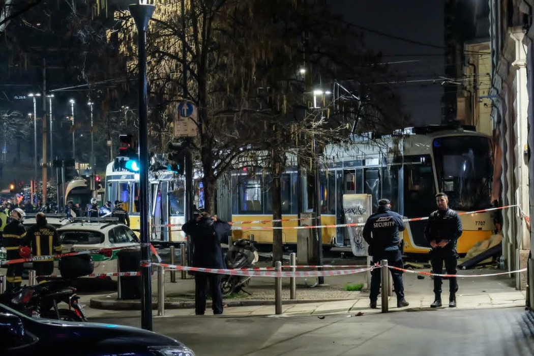 مصرع شخصين وإصابة 40 آخرين في حادث انحراف ترام في ميلانو الإيطالية