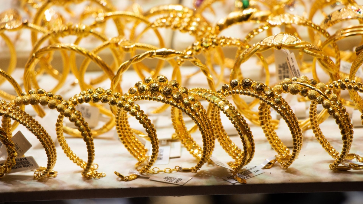 106.7 دينار سعر الذهب عيار 21 بالسوق المحلية