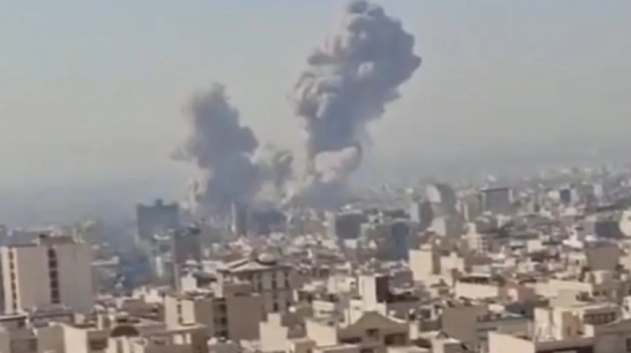 دوي انفجارات في المنطقة مدينة بوشهر في ايران