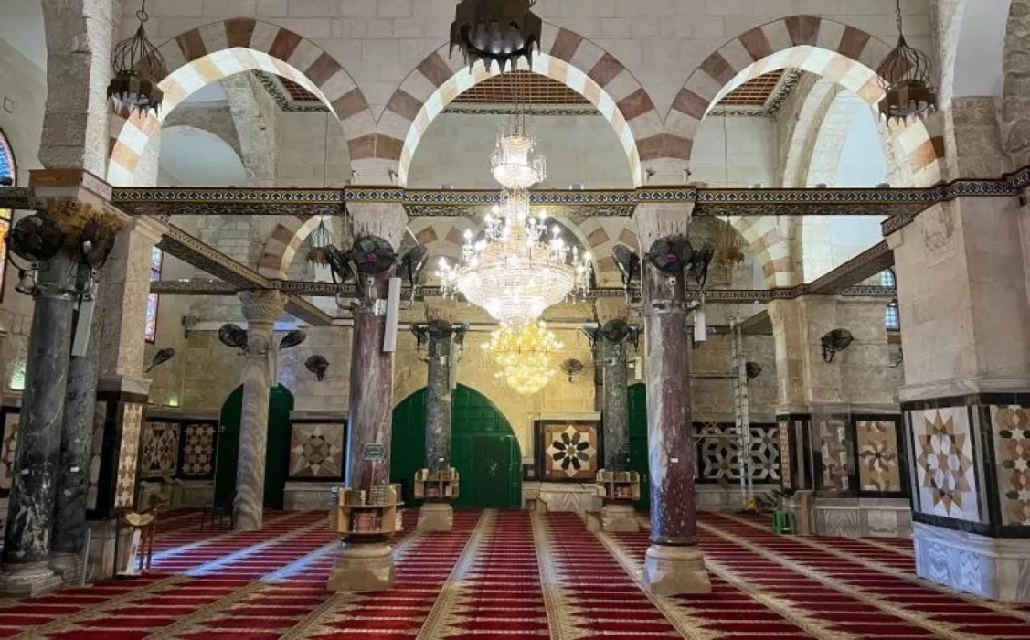 الاحتلال يمنع صلاتيْ العشاء والتراويح في المسجد الأقصى