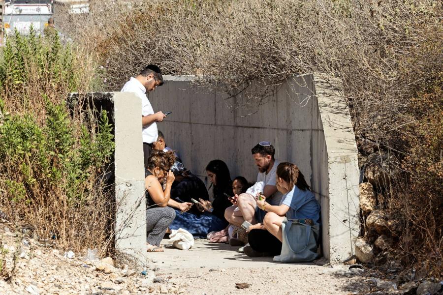 14 إصابة خلال التدافع إلى الملاجئ في إسرائيل