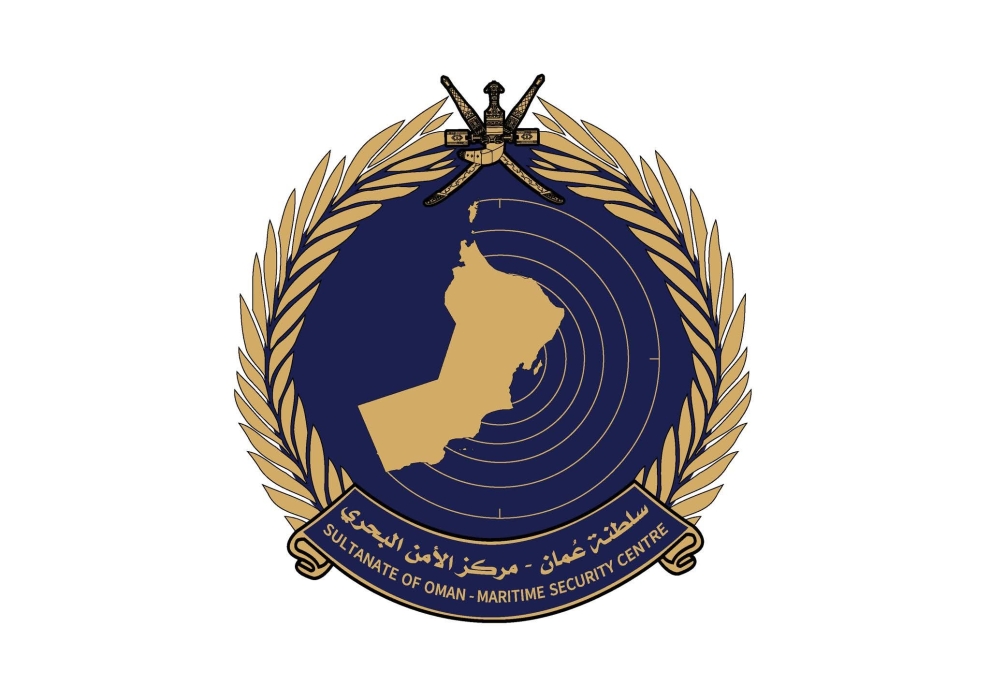 إصابة أربعة أشخاص إثر استهداف ناقلة نفط شمال ميناء خصب في عُمان .
