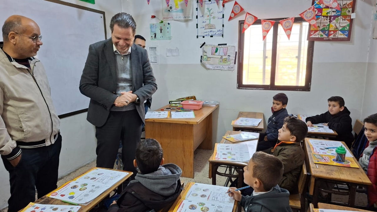 أبو عزام يؤكد من الميدان: جودة التعليم والانضباط أولوية في مدارس جرش