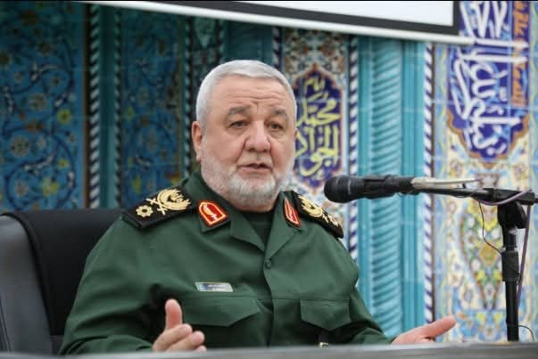 إيران تتوعد بمهاجمة أي سفينة تحاول المرور عبر مضيق هرمز