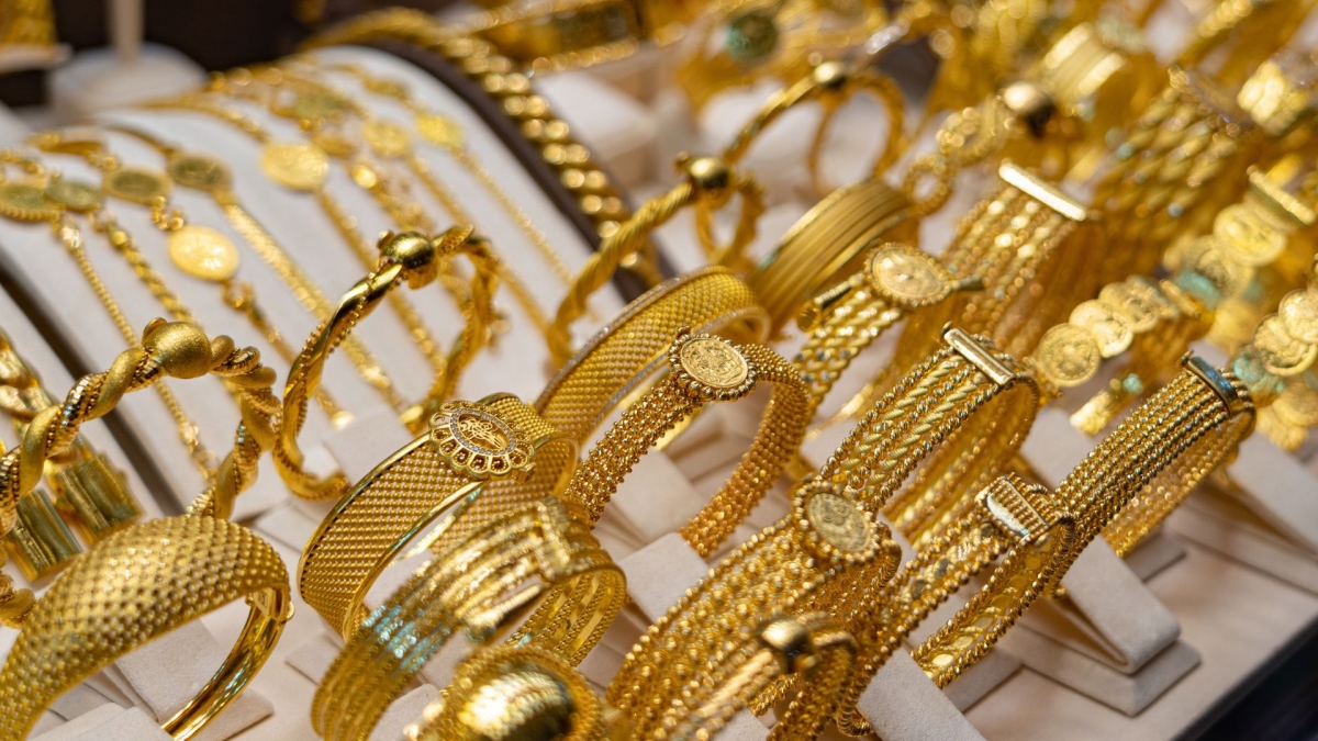 108 دنانير سعر الذهب عيار 21 بالسوق المحلية