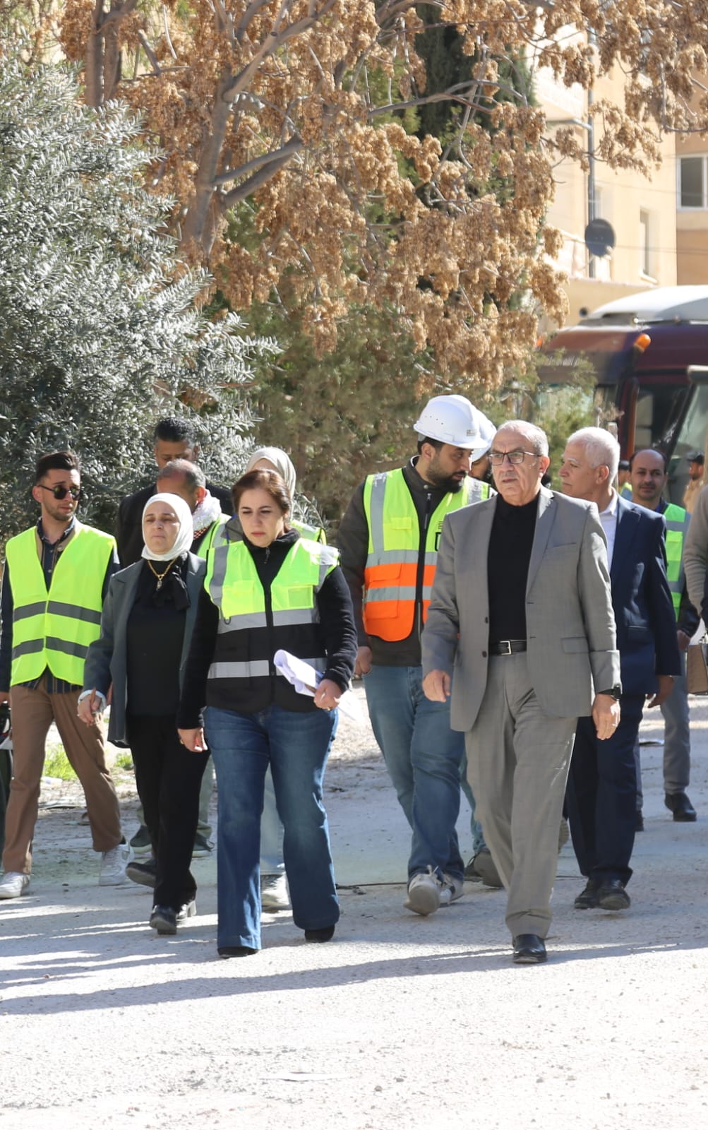 وزير الأشغال يتفقد مشروع صيانة إسكان الأميرة إيمان في سحاب ويؤكد الالتزام برفع الكفاءة الإنشائية للمباني ...صور