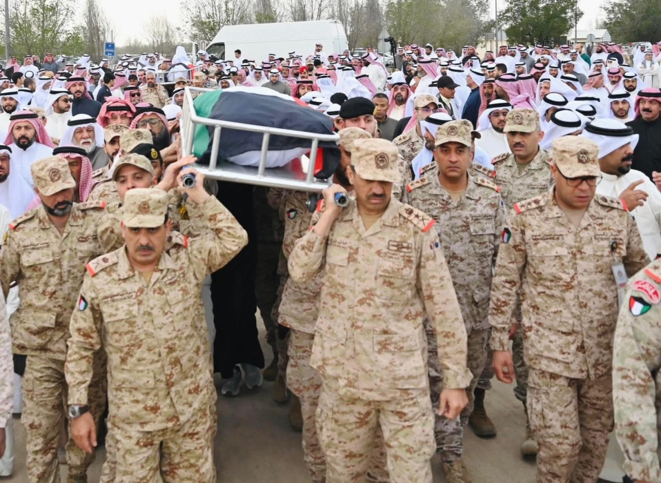 الفريق الركن خالد الشريعان يتقدم مشيعي شهيدي الواجب من القوة البحرية الكويتية
