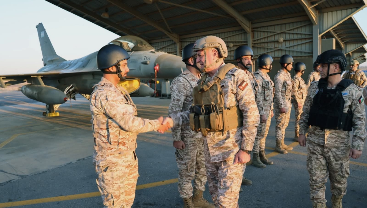 اللواء الركن الحنيطي: حماية أجواء المملكة خط أحمر...صور