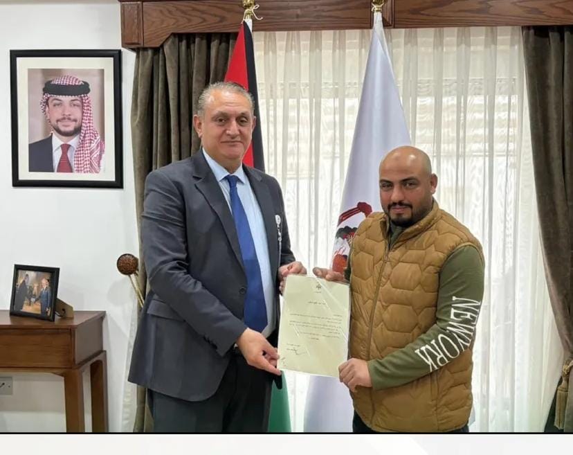 وزير البيئة يكرّم عامل وطن