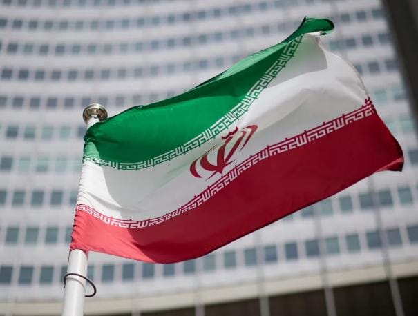 إيران تعد خطة شاملة لإدارة الدولة في ظل (حرب طويلة الأمد)