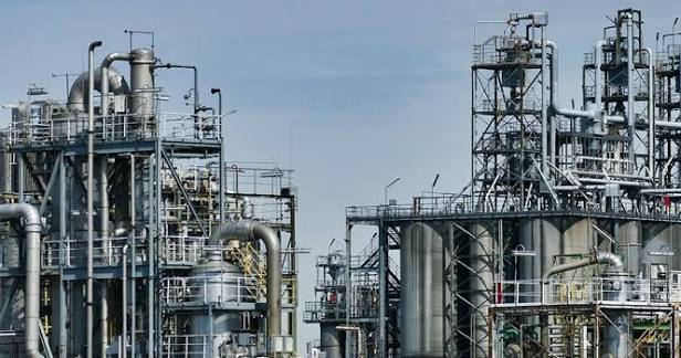 الصين تبلغ مصافي النفط لديها بوقف تصدير المشتقات النفطية