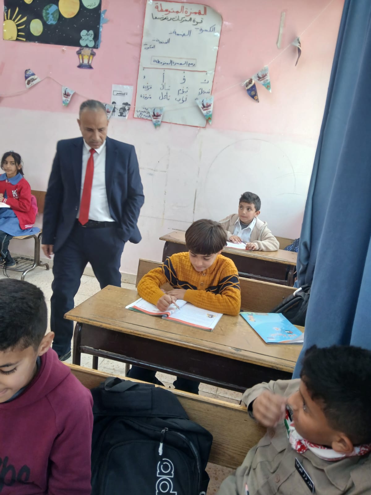 العقيل يواصل جولاته الميدانية.