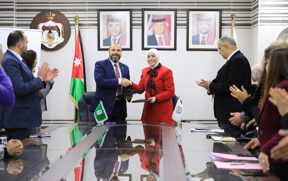 وزارة التنمية الاجتماعية وجامعة اليرموك توقعان إتفاقية تعاون في عدد من المجالات الاجتماعية