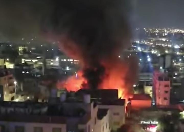 الدفاع المدني يخمد حريق مستودع أخشاب في القويسمة دون إصابات