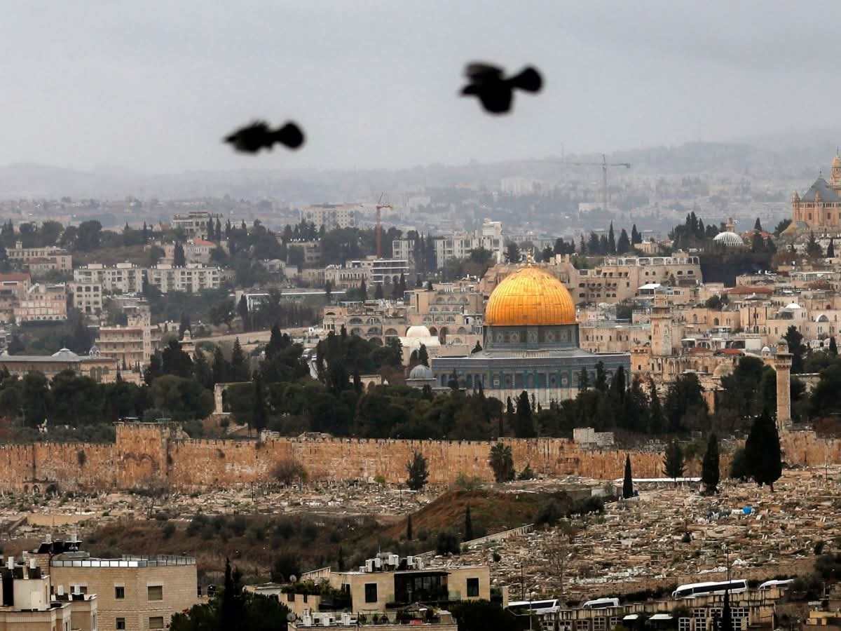سلطات الاحتلال تغلق المسجد الأقصى وتمنع الفلسطينيين من أداء صلاة الجمعة