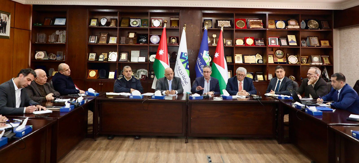 تنسيق حكومي مع قطاعات التجارة والخدمات لضمان انسياب حركة البضائع