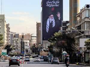 بمنشور فارسي.. الجيش الإسرائيلي يتوعد خلفاء خامنئي