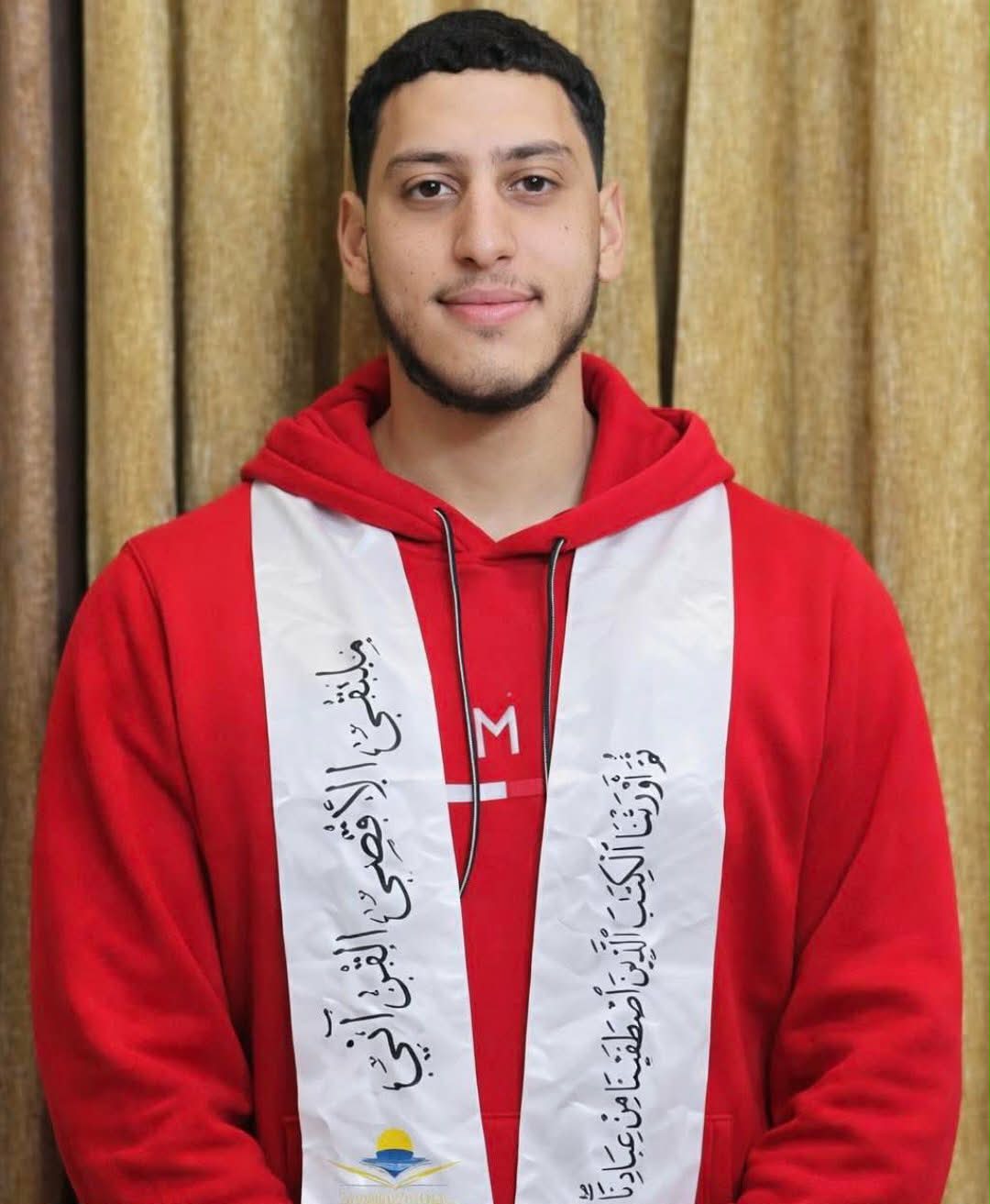 الشاب الخلوق عبدالله حامد  يتم حفظ القرآن الكريم كاملاً في شهر رمضان المبارك