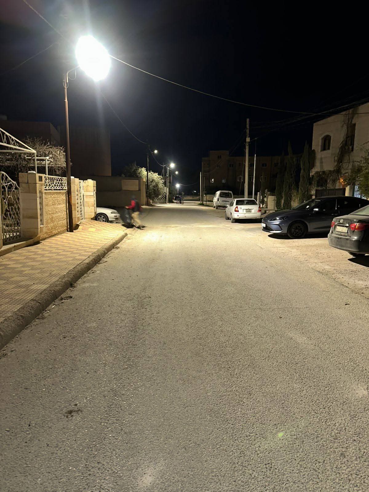 بلدية المفرق تواصل حملة النظافة في حي الضباط بجهود ميدانية مميزة