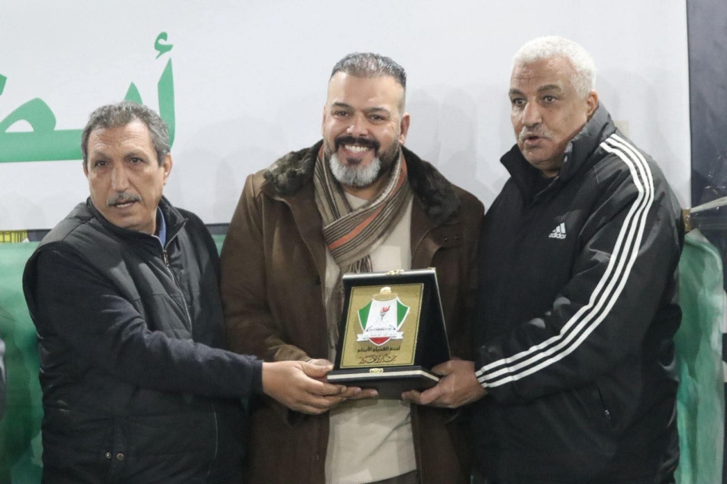 غالب الشلالفة يتسلّم درع فتيات الأيتام في نادي الوحدات