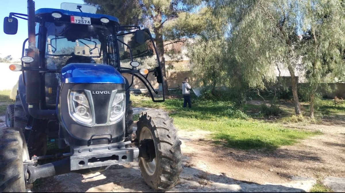 بلدية السرو تكثف حملات الرش لمكافحة الحشرات والزواحف...صور