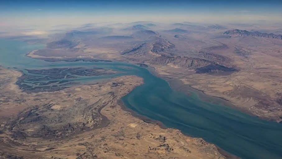 تقرير: أميركا ترصد تحركات إيرانية لزرع ألغام في مضيق هرمز